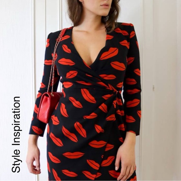 Red lip wrap dress - Picture 7 of 8